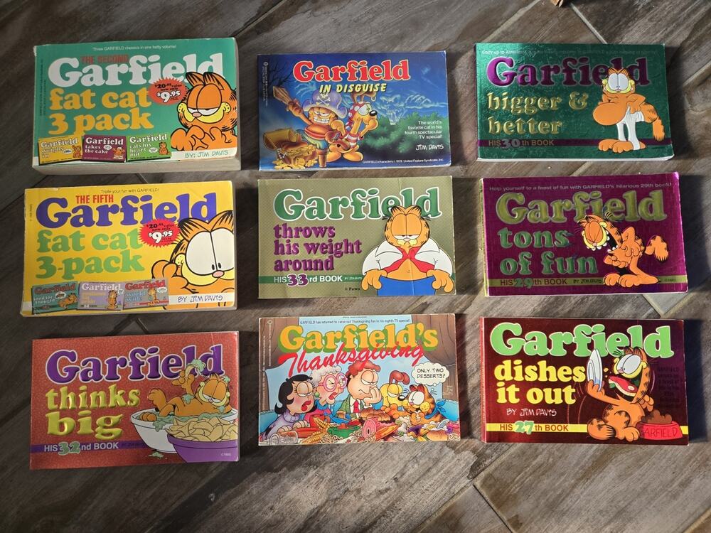 Vintage Garfield Comic Book Lot Set of 10 by Jim Davis Featuring Garfield & Odie